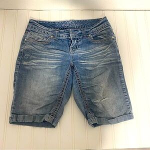 Ariya Jeans Denim Shorts Distressed Embroidered Back Pockets Size 3/4